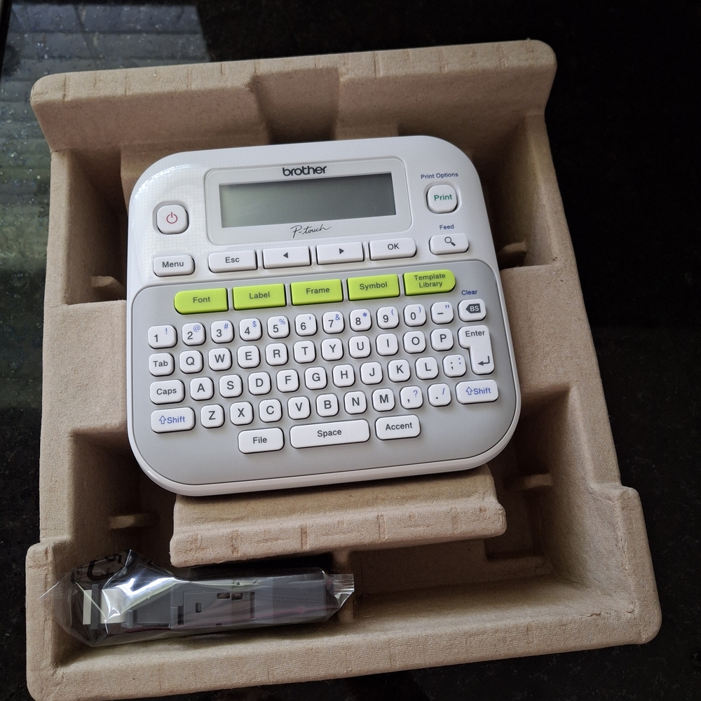Brother P-touch PT-D210 compact Label Maker NEW